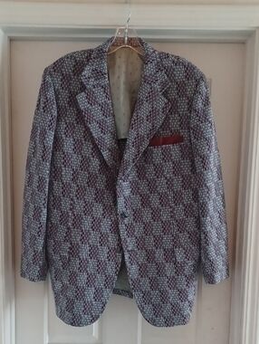 VTG Embassy Row  Geometric Pattern Blazer in Burgundy, Blue and White
